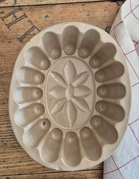 Antique Jelly Mould 4 - Beige With Star