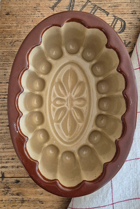 Antique Jelly Mould 2 - Brown Trim
